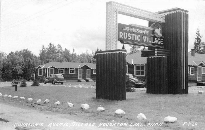 Johnsons Rustic Dance Palace (Johnsons Rustic Resort, Krauses Hotel) - Postcard Photo